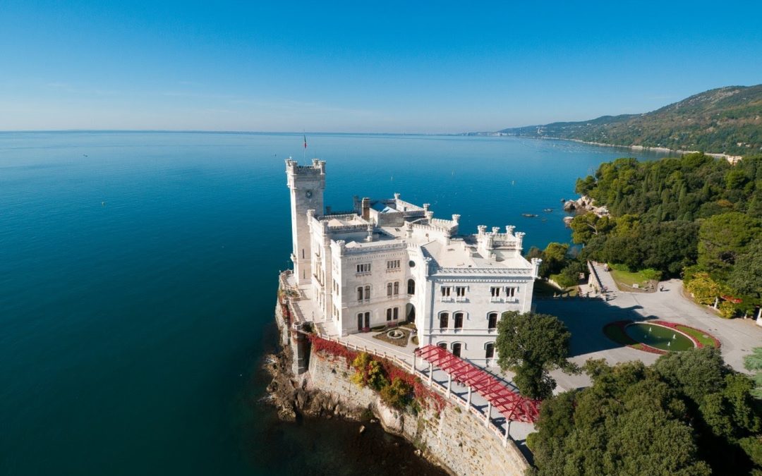 Un itinerario diverso per visitare il Castello di Miramare